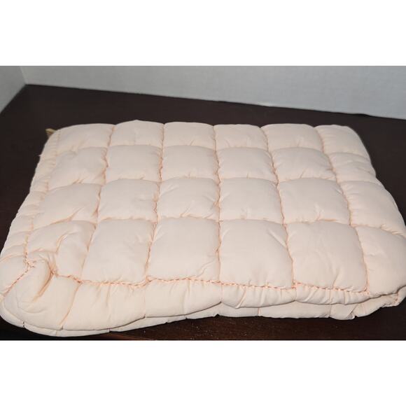 Unbranded Handbags - Peach Puffy Makeup Bag